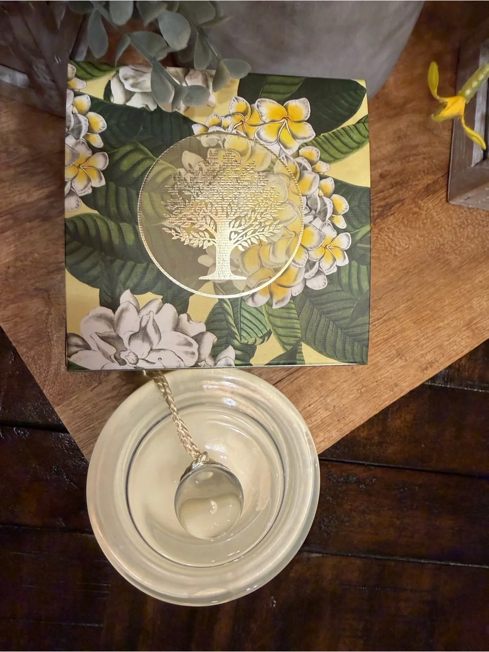 Wavertree and London Frangipani & Gardenia Scented Candle - 11.6 oz